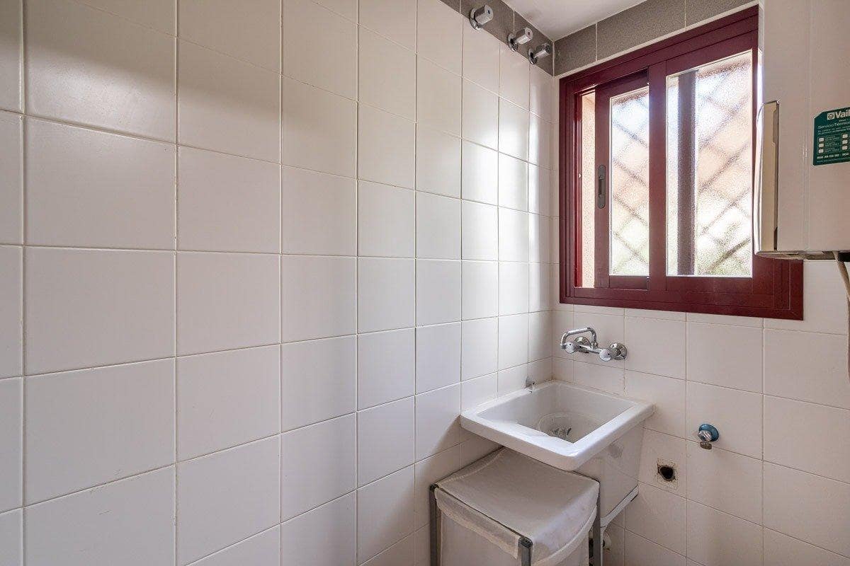 3 soveværelse Byhus til salg i Gojar med swimmingpool garage - € 398.000 (Ref: 10011655)