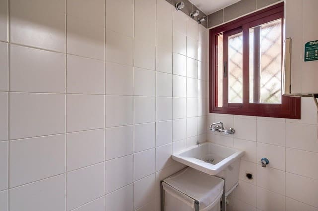 3 soveværelse Byhus til salg i Gójar med swimmingpool garage - € 398.000 (Ref: 10011655)