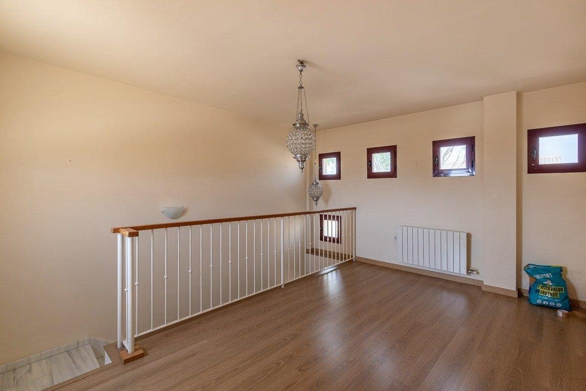 3 soveværelse Byhus til salg i Gojar med swimmingpool garage - € 398.000 (Ref: 10011655)