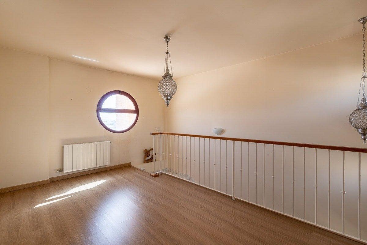 3 soveværelse Byhus til salg i Gojar med swimmingpool garage - € 398.000 (Ref: 10011655)