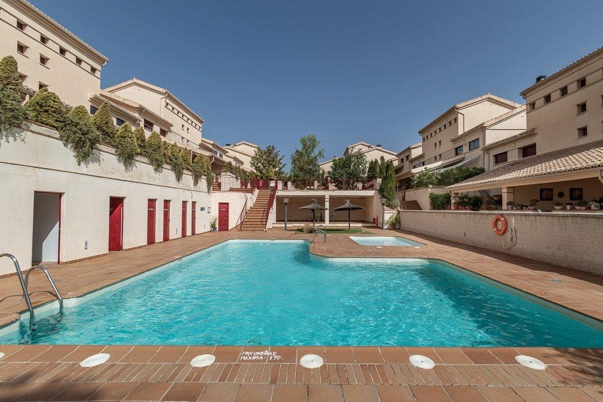 3 soveværelse Byhus til salg i Gojar med swimmingpool garage - € 398.000 (Ref: 10011655)