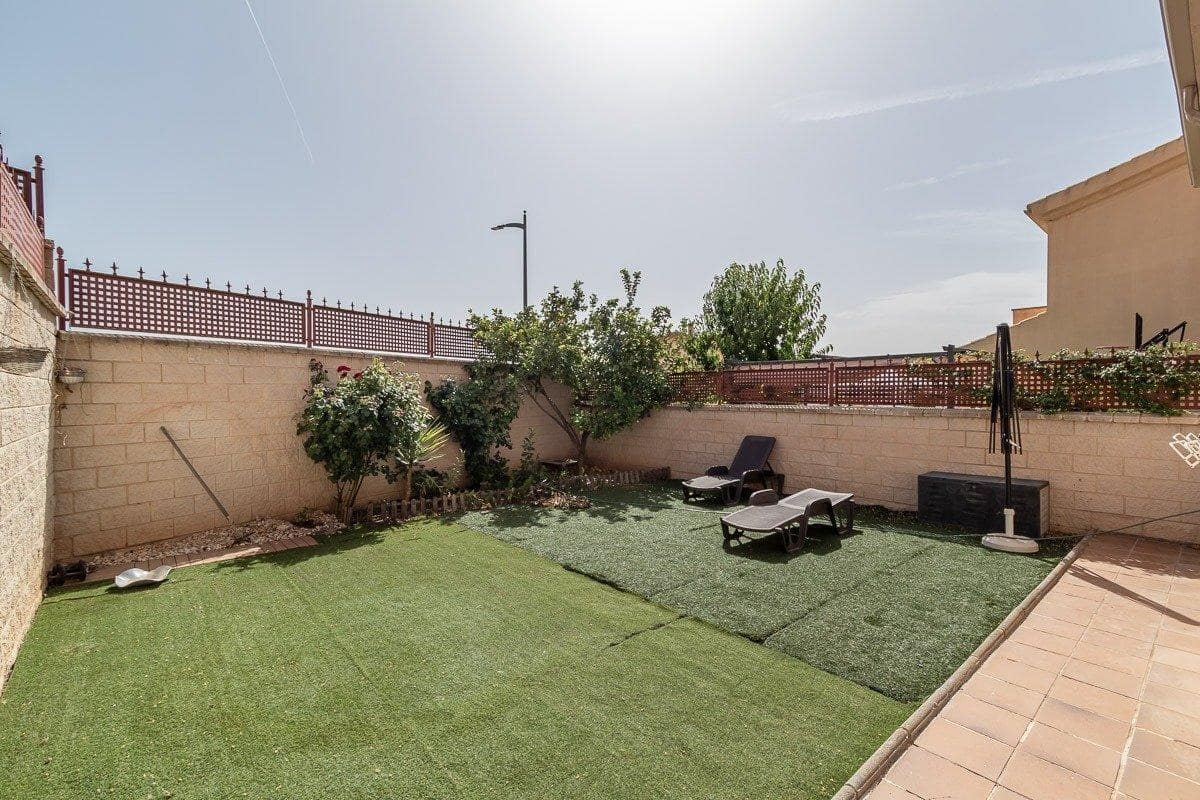 3 soveværelse Byhus til salg i Gojar med swimmingpool garage - € 398.000 (Ref: 10011655)