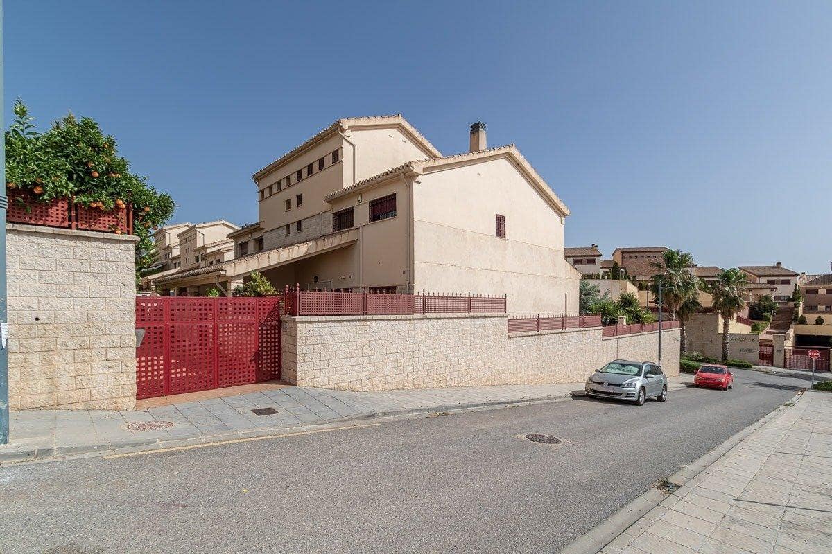 3 soveværelse Byhus til salg i Gojar med swimmingpool garage - € 398.000 (Ref: 10011655)