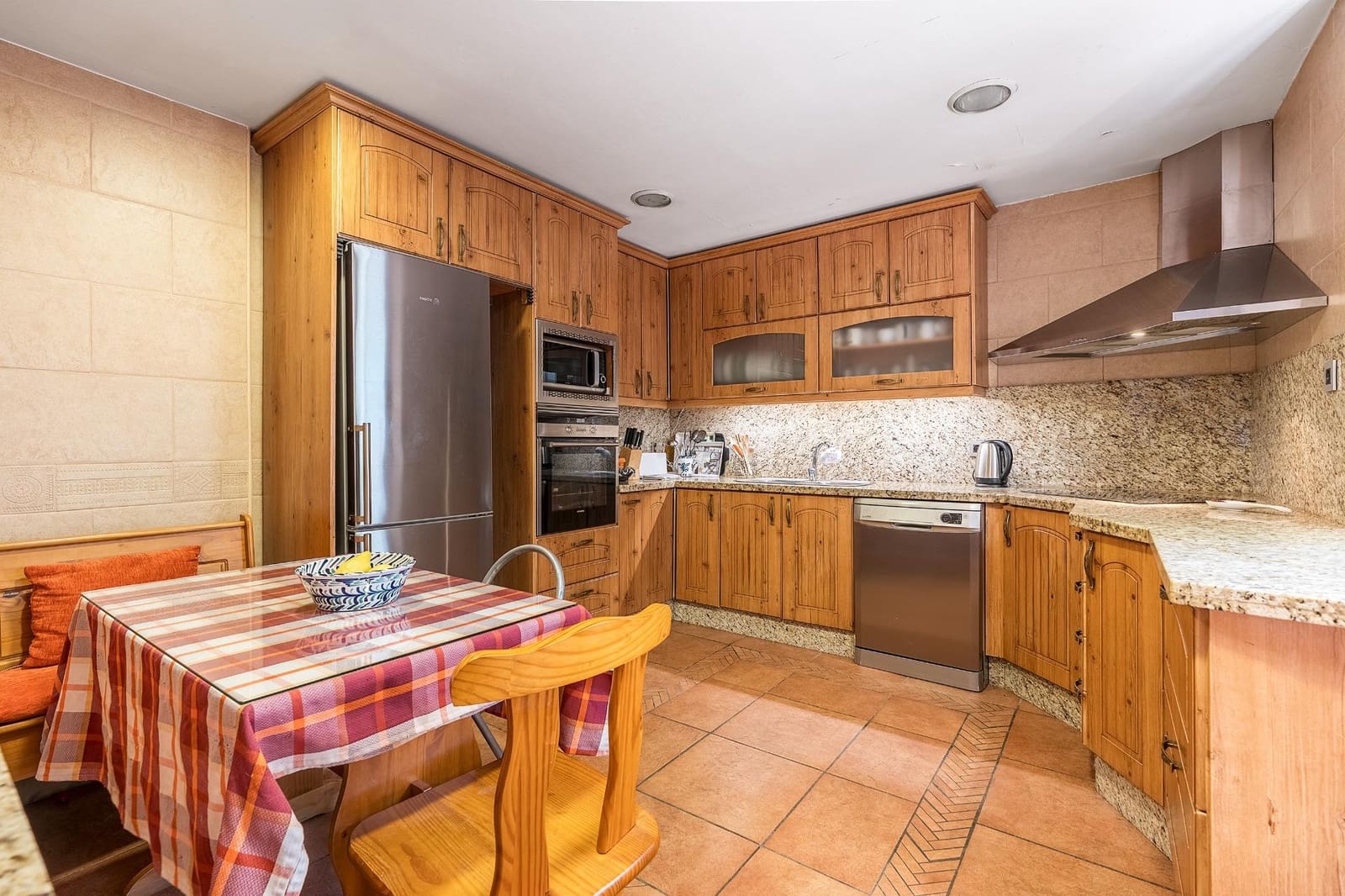 Adosado de 3 habitaciones en Peligros en venta con garaje - 210.000 € (Ref: 10021127)