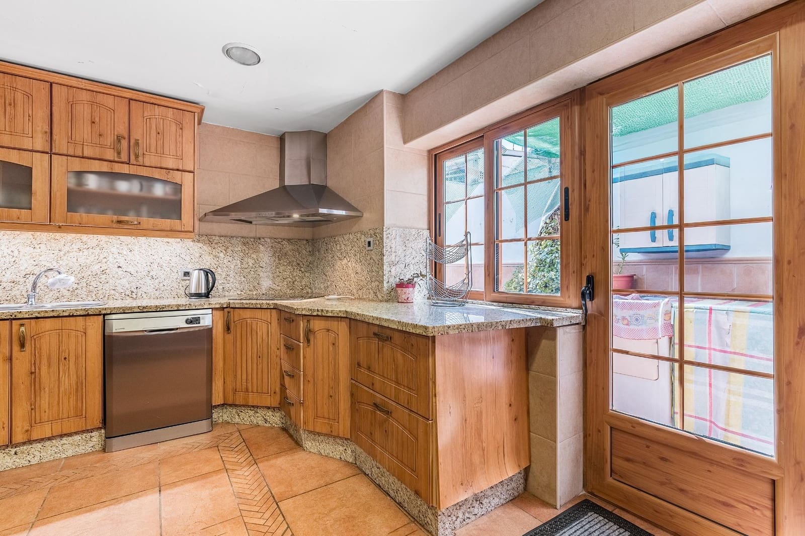 Adosado de 3 habitaciones en Peligros en venta con garaje - 210.000 € (Ref: 10021127)