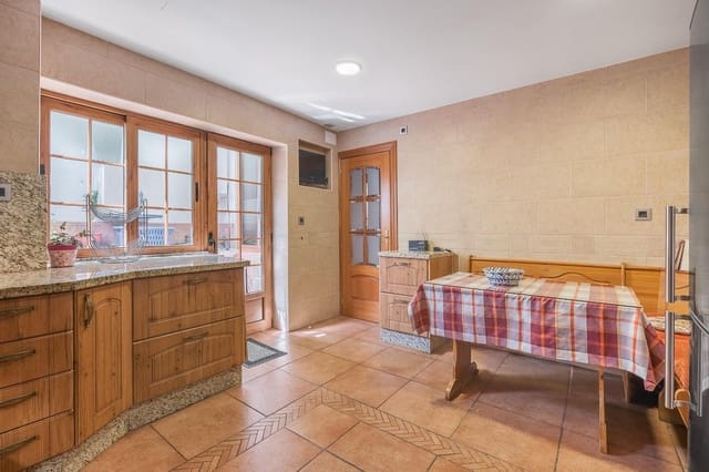 Adosado de 3 habitaciones en Peligros en venta con garaje - 210.000 € (Ref: 10021127)