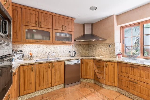 Adosado de 3 habitaciones en Peligros en venta con garaje - 210.000 € (Ref: 10021127)