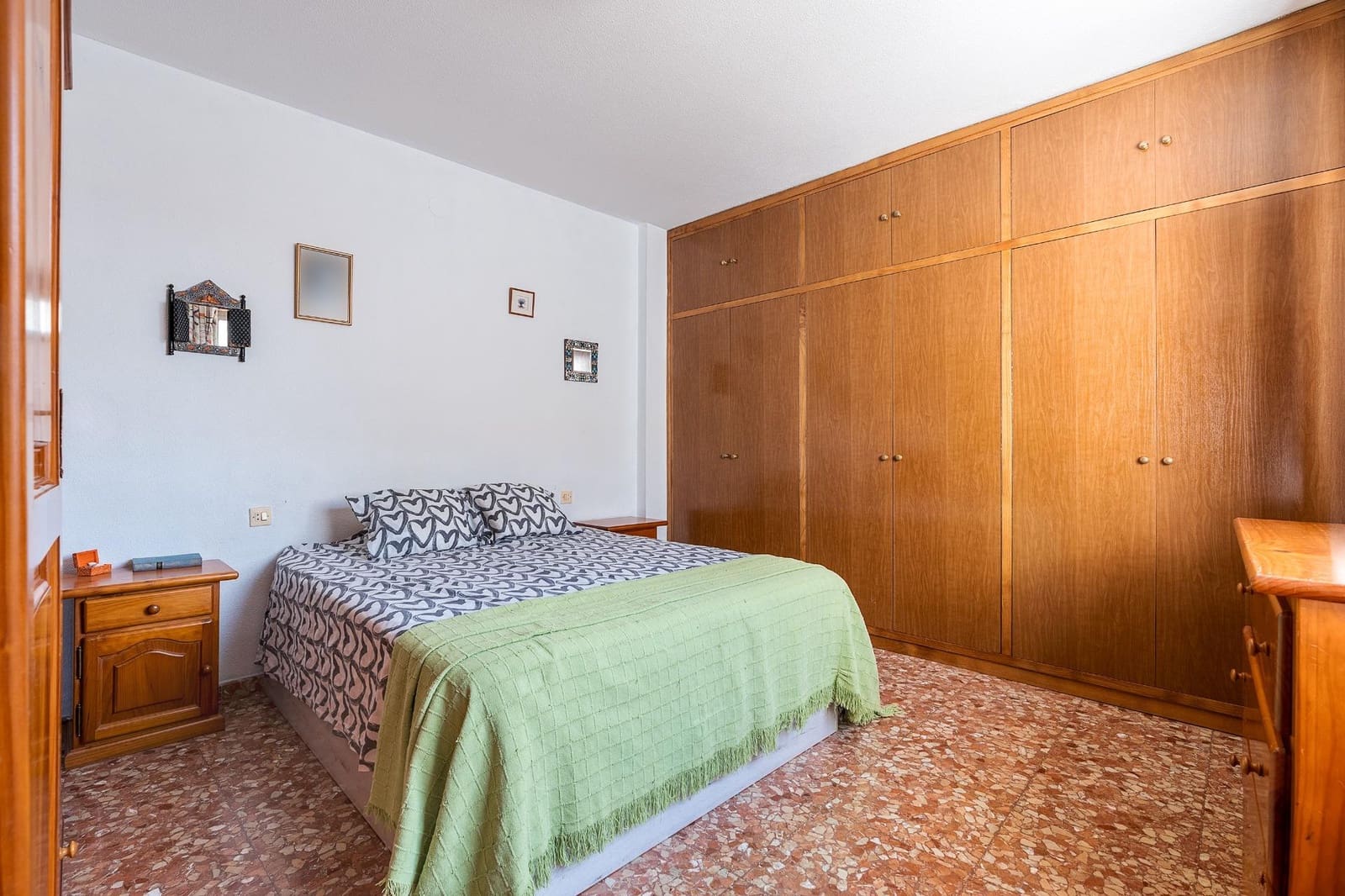 Adosado de 3 habitaciones en Peligros en venta con garaje - 210.000 € (Ref: 10021127)