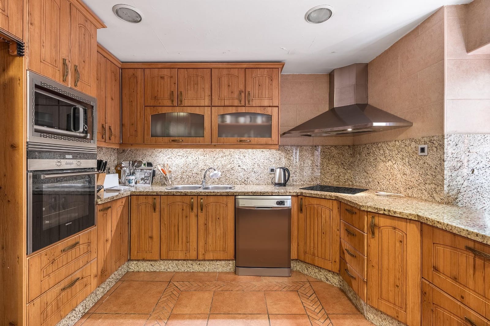 Adosado de 3 habitaciones en Peligros en venta con garaje - 210.000 € (Ref: 10021127)