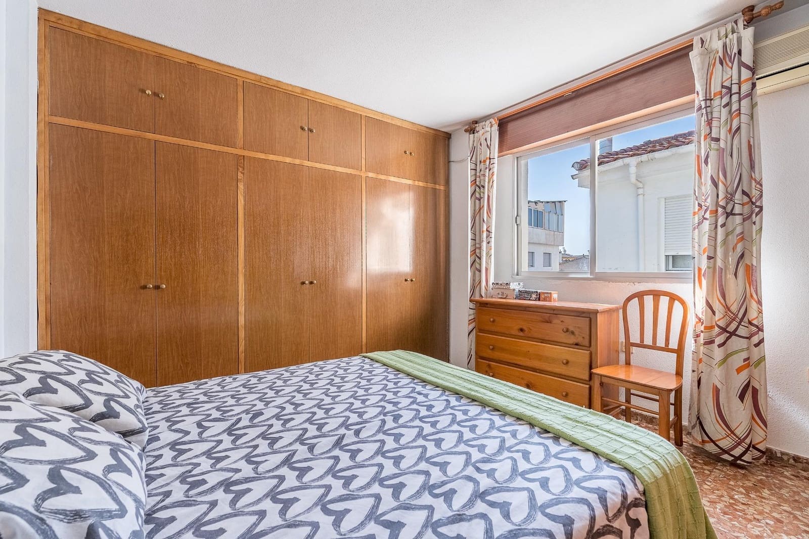 Adosado de 3 habitaciones en Peligros en venta con garaje - 210.000 € (Ref: 10021127)