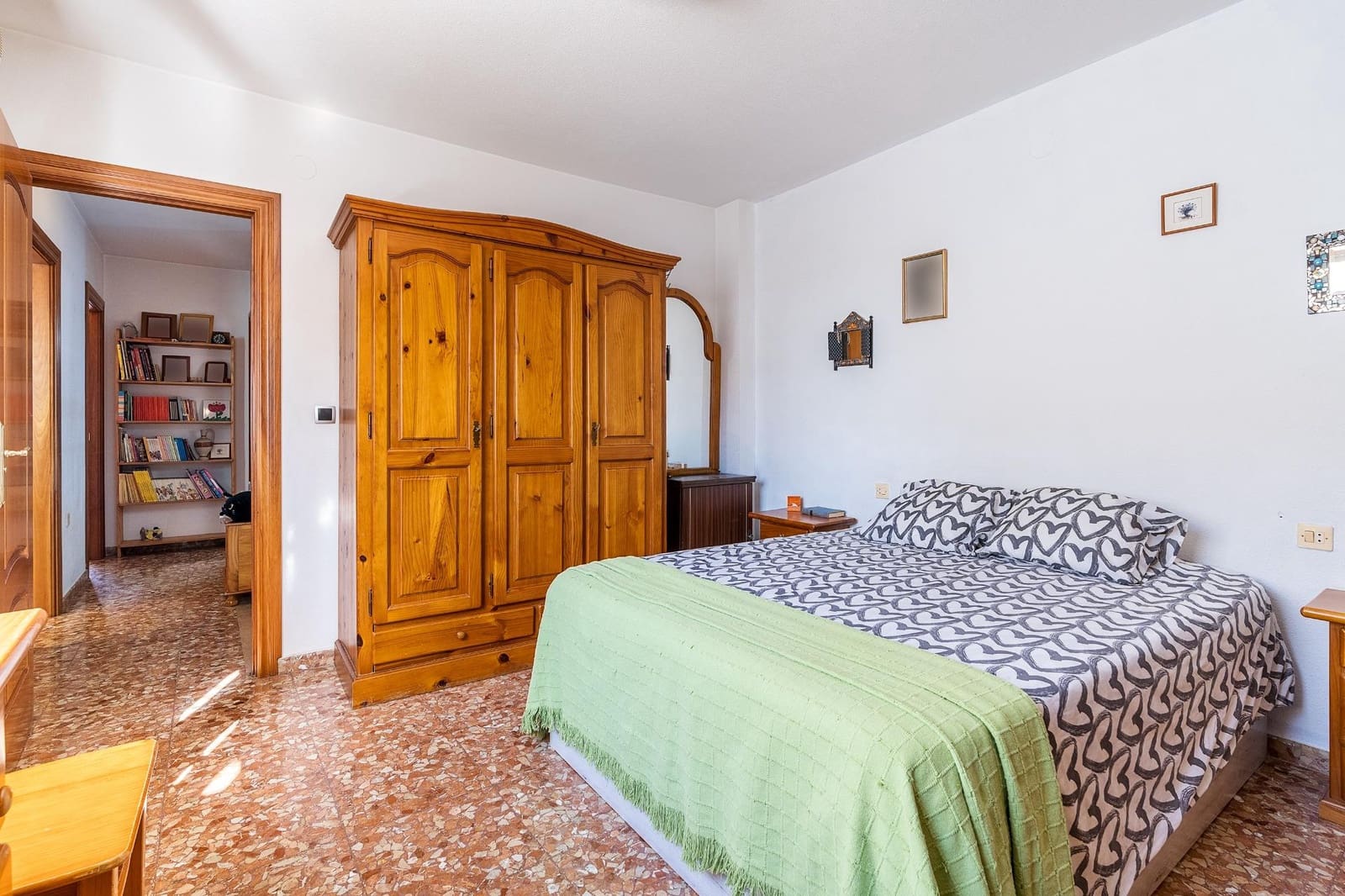 Adosado de 3 habitaciones en Peligros en venta con garaje - 210.000 € (Ref: 10021127)
