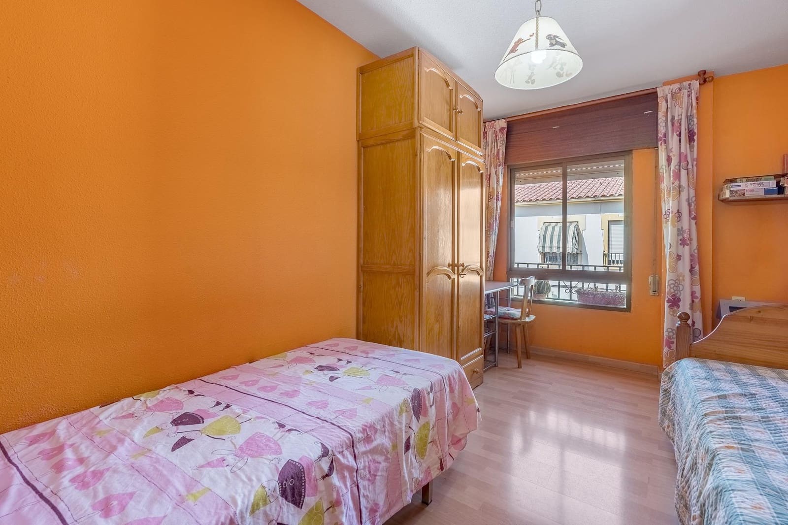 Adosado de 3 habitaciones en Peligros en venta con garaje - 210.000 € (Ref: 10021127)