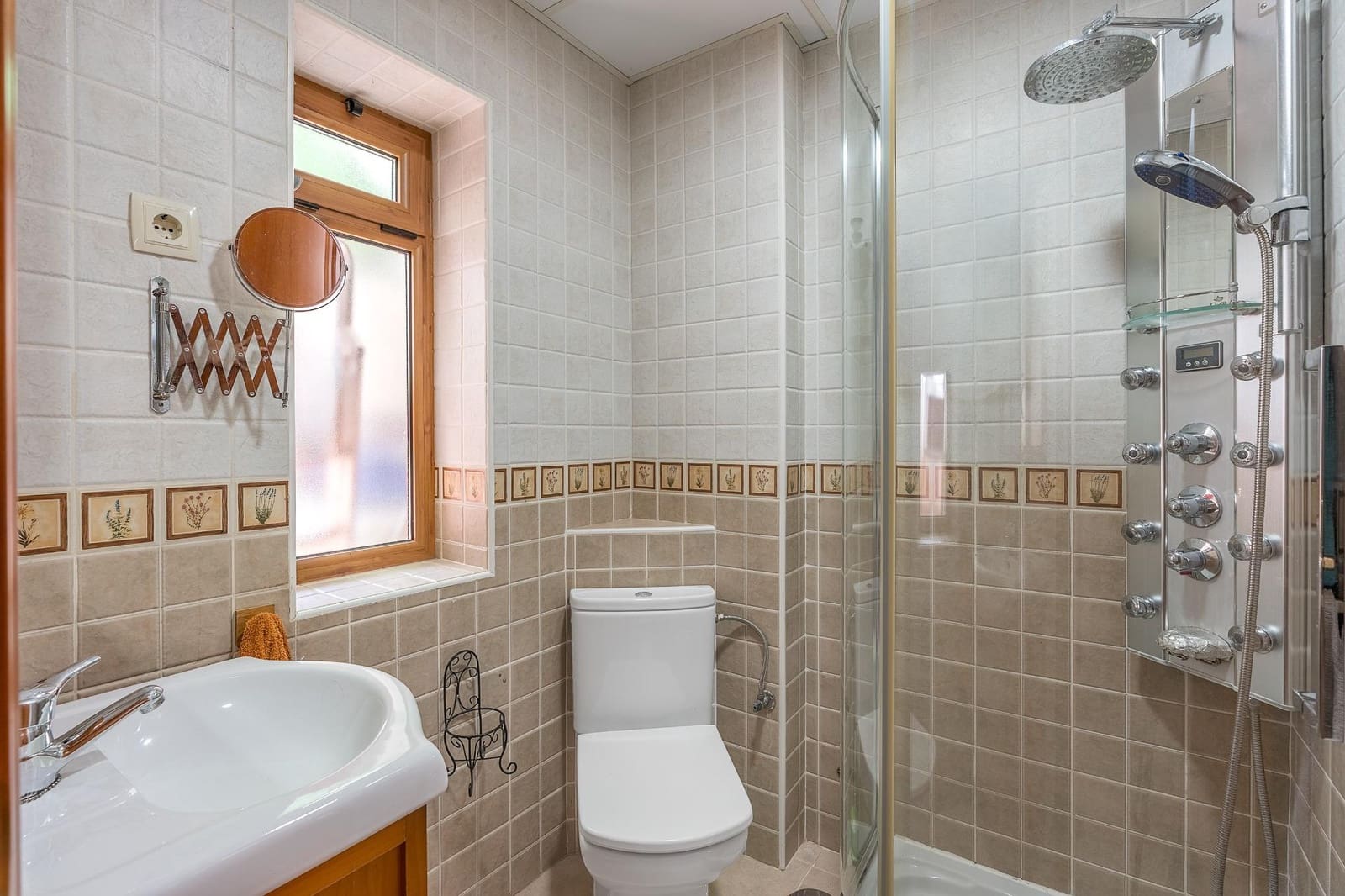 Adosado de 3 habitaciones en Peligros en venta con garaje - 210.000 € (Ref: 10021127)
