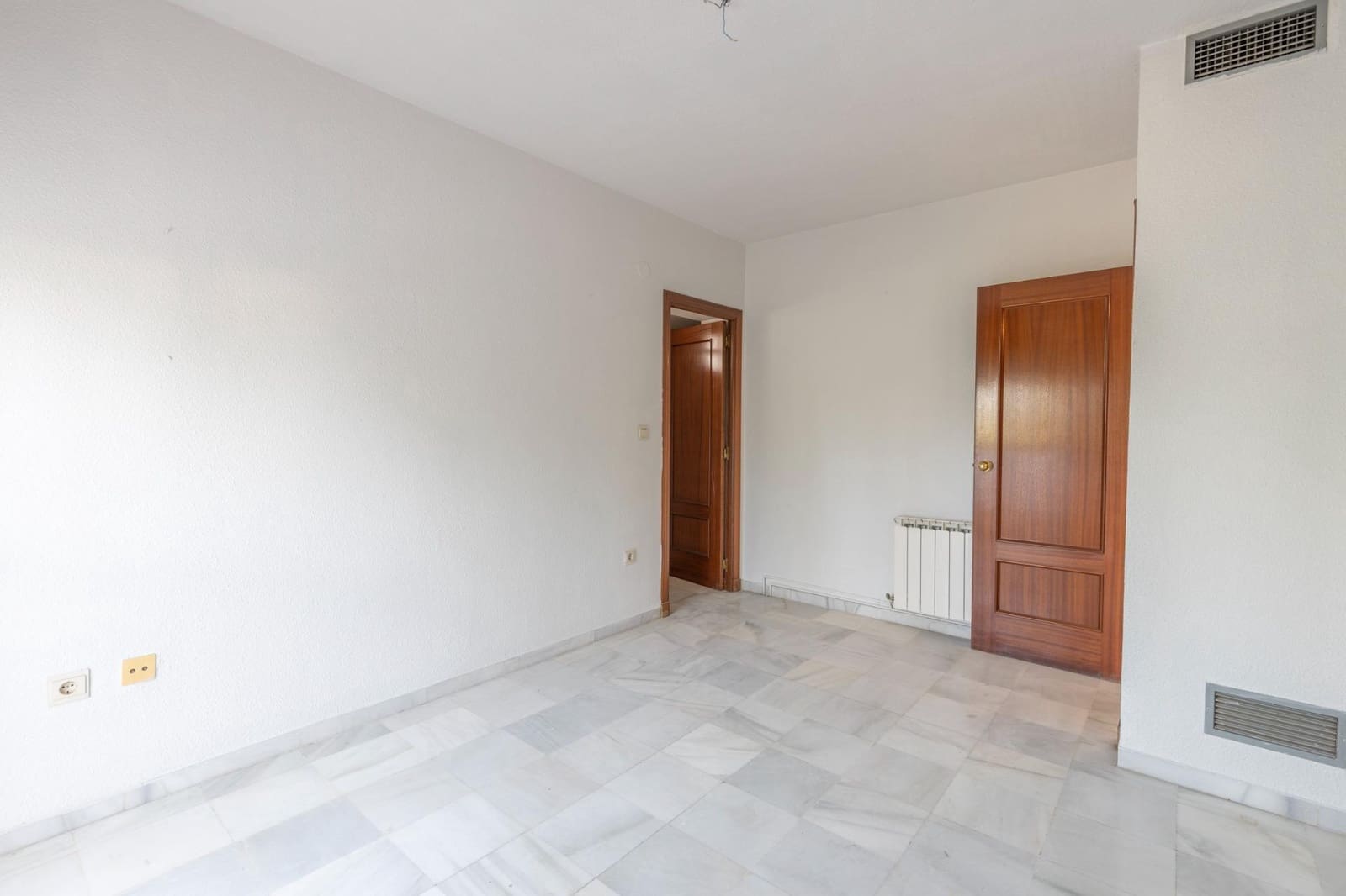 5 Zimmer Doppelhaus zu verkaufen in Granada Stadt mit Pool Garage - 450.000 € (Ref: 10021128)