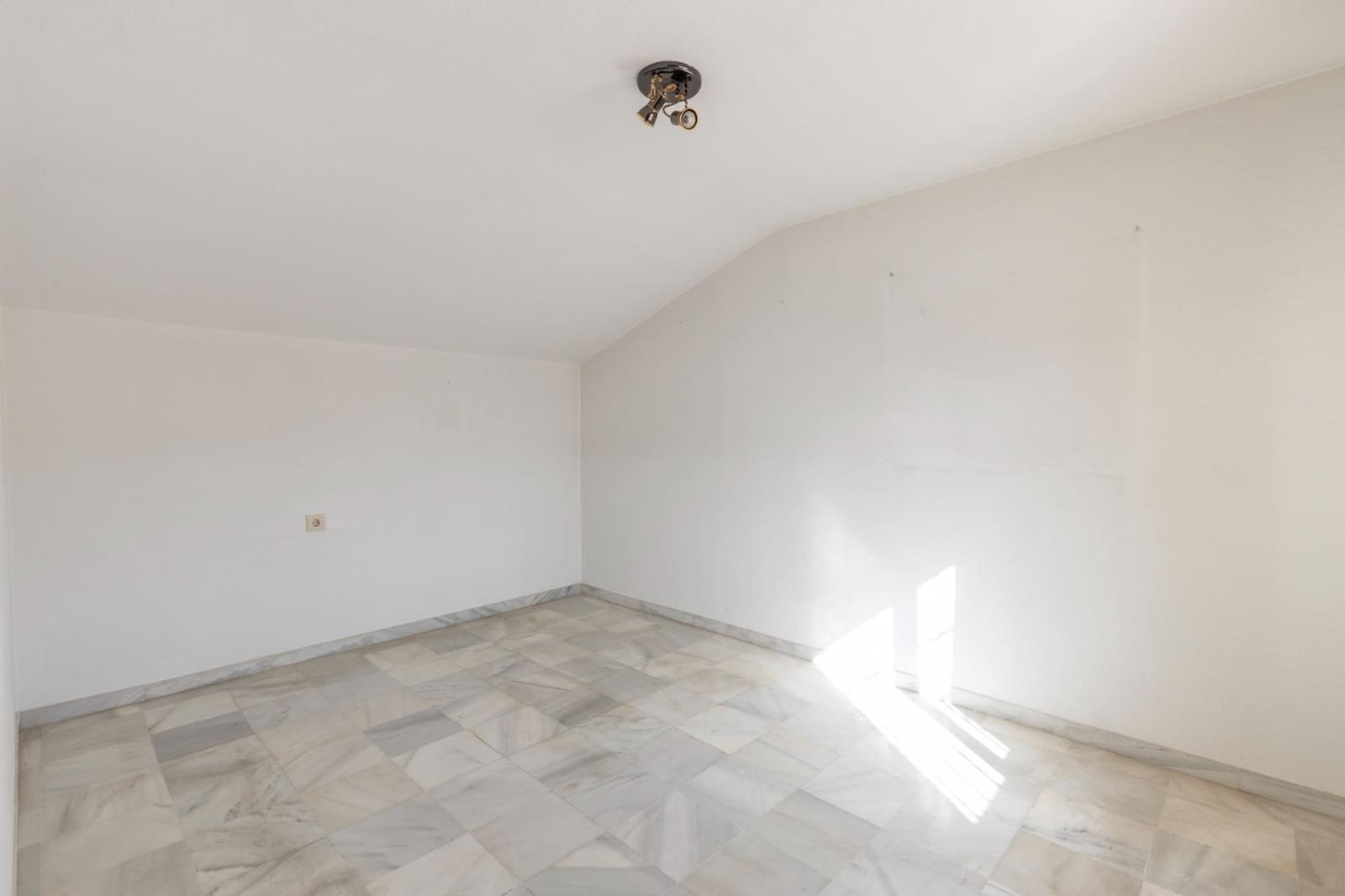 5 Zimmer Doppelhaus zu verkaufen in Granada Stadt mit Pool Garage - 450.000 € (Ref: 10021128)