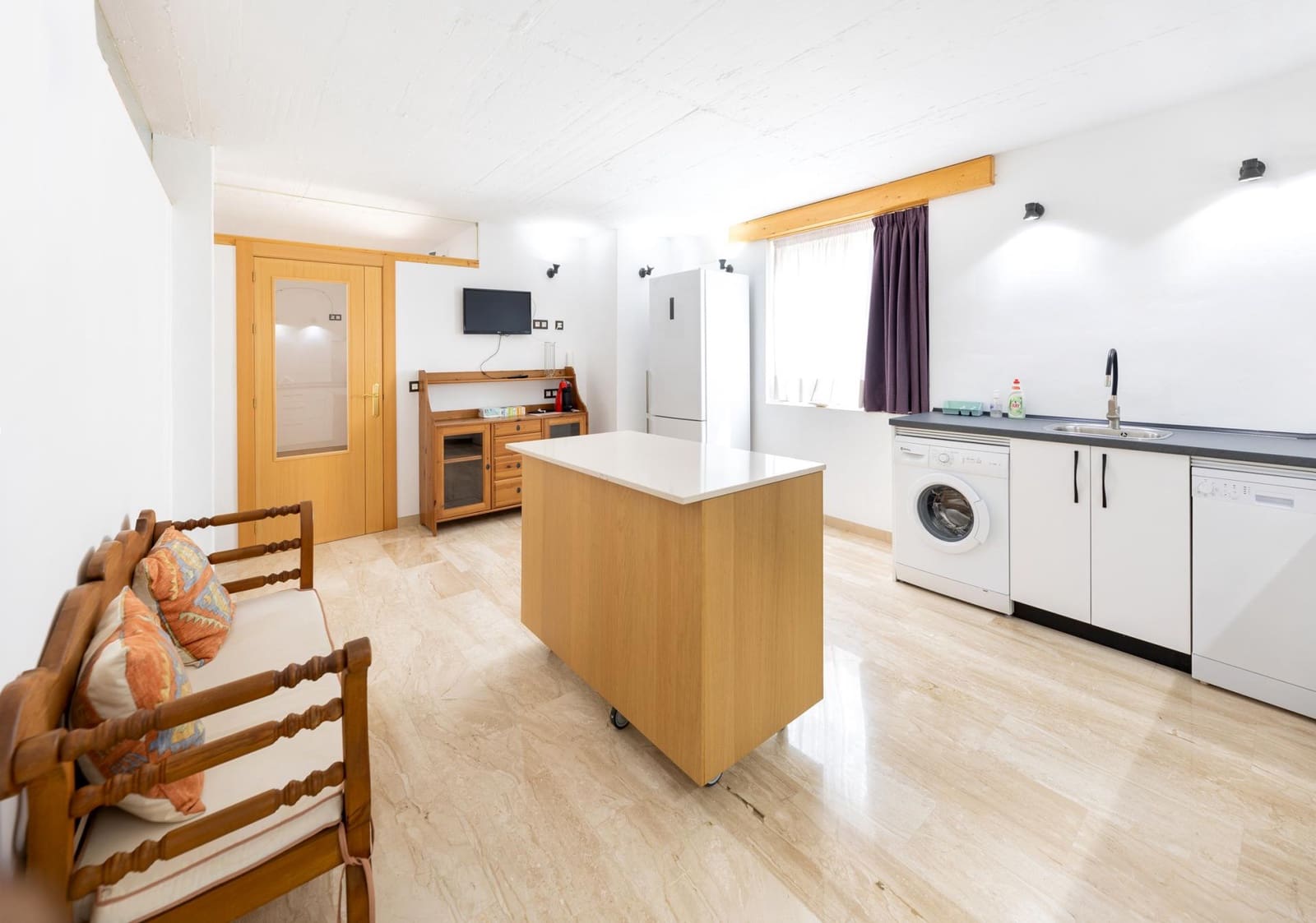 3 bedroom Villa for sale in Granada city with garage - € 470,000 (Ref: 10022740)