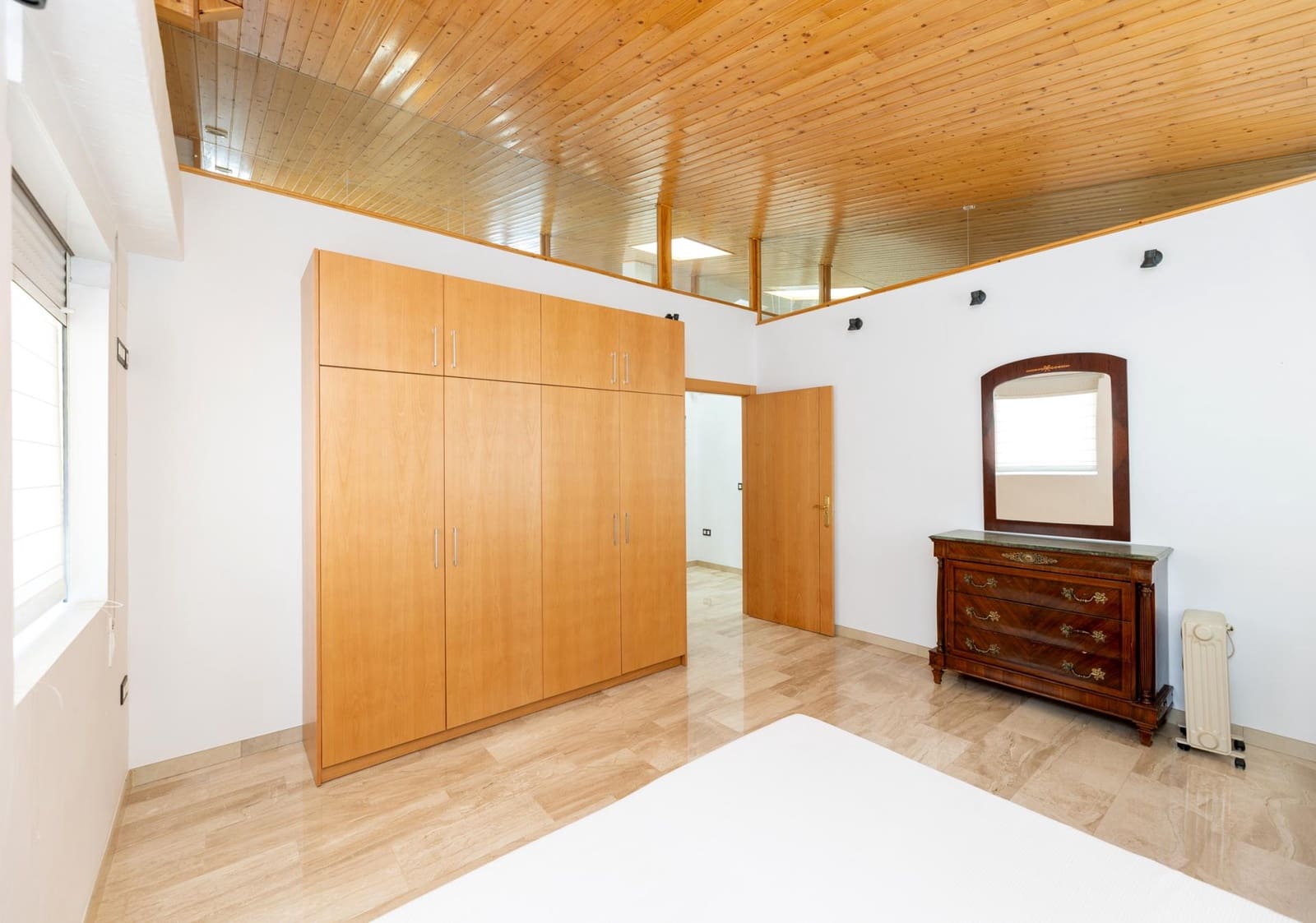 3 bedroom Villa for sale in Granada city with garage - € 470,000 (Ref: 10022740)