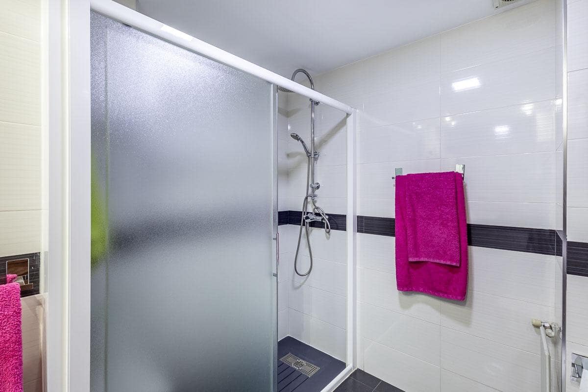 4 bedroom Flat for sale in Granada city with garage - € 360,000 (Ref: 10022741)