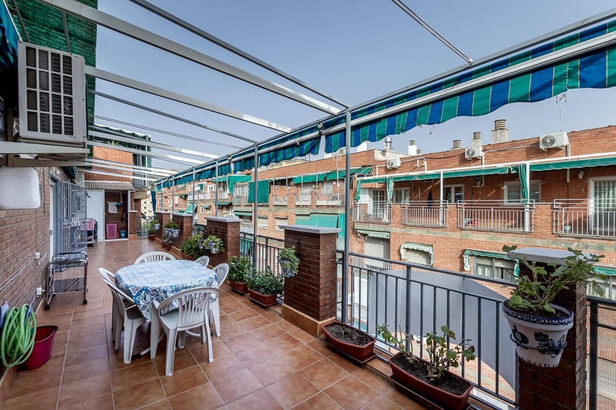 4 bedroom Flat for sale in Granada city with garage - € 360,000 (Ref: 10022741)