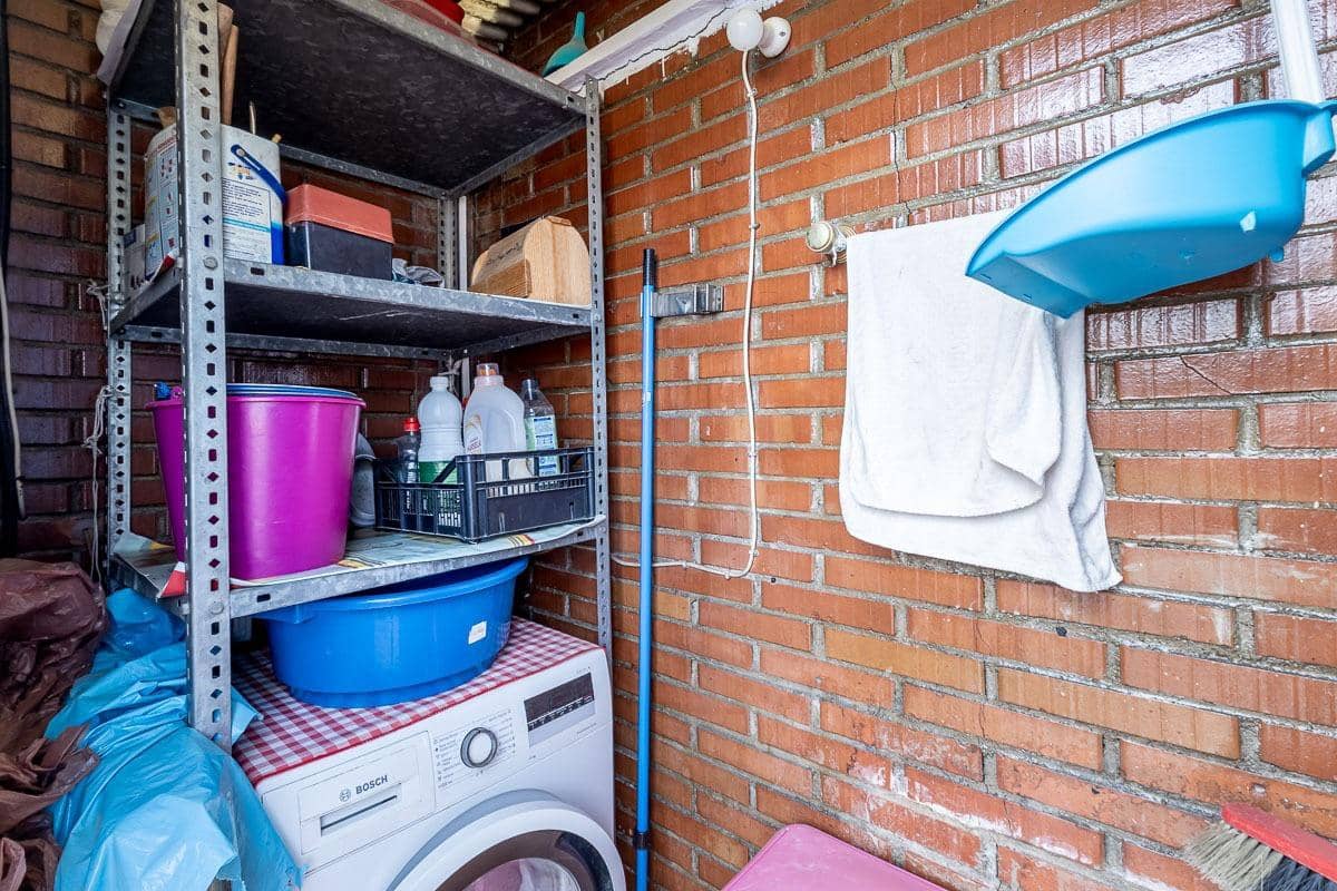 4 bedroom Flat for sale in Granada city with garage - € 360,000 (Ref: 10022741)