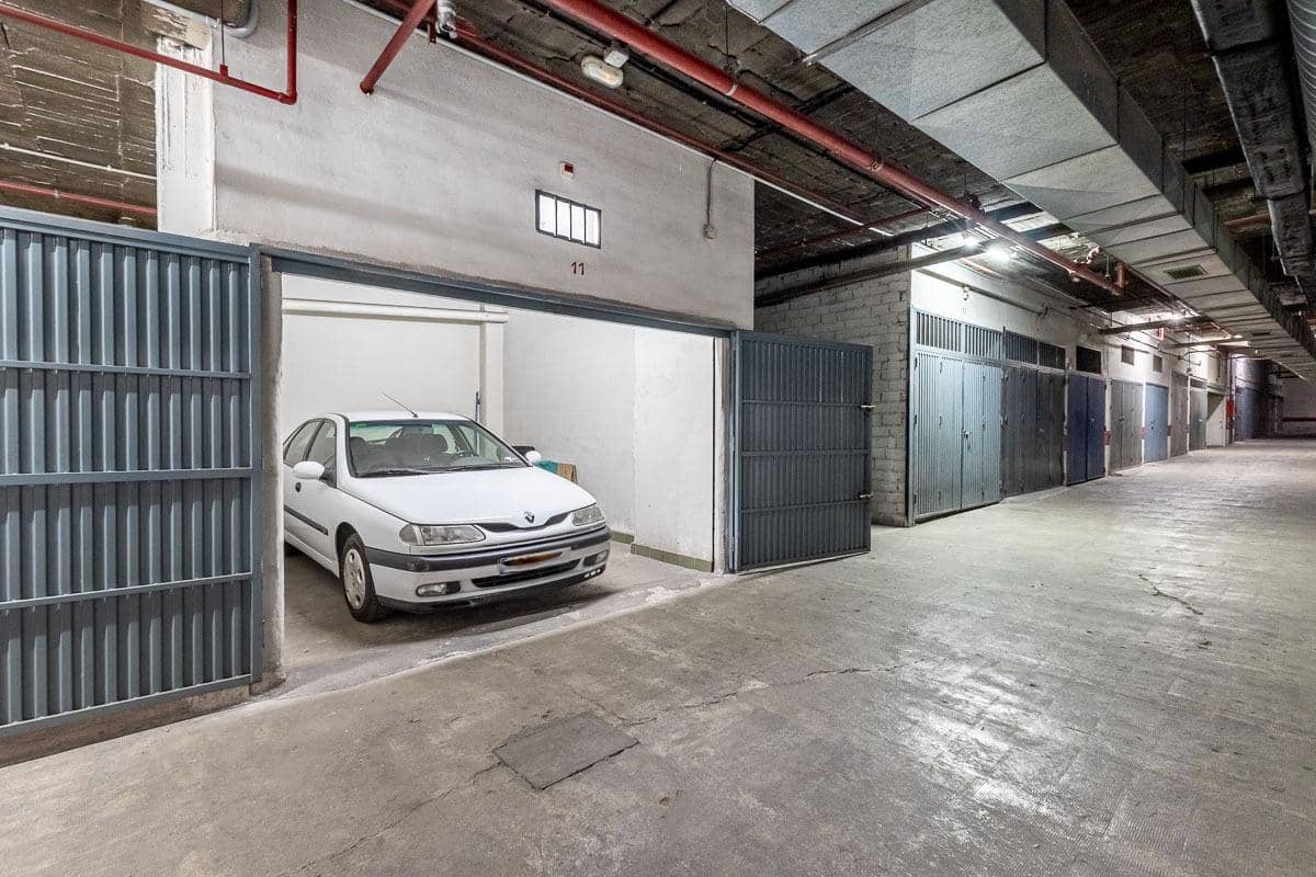 4 bedroom Flat for sale in Granada city with garage - € 360,000 (Ref: 10022741)