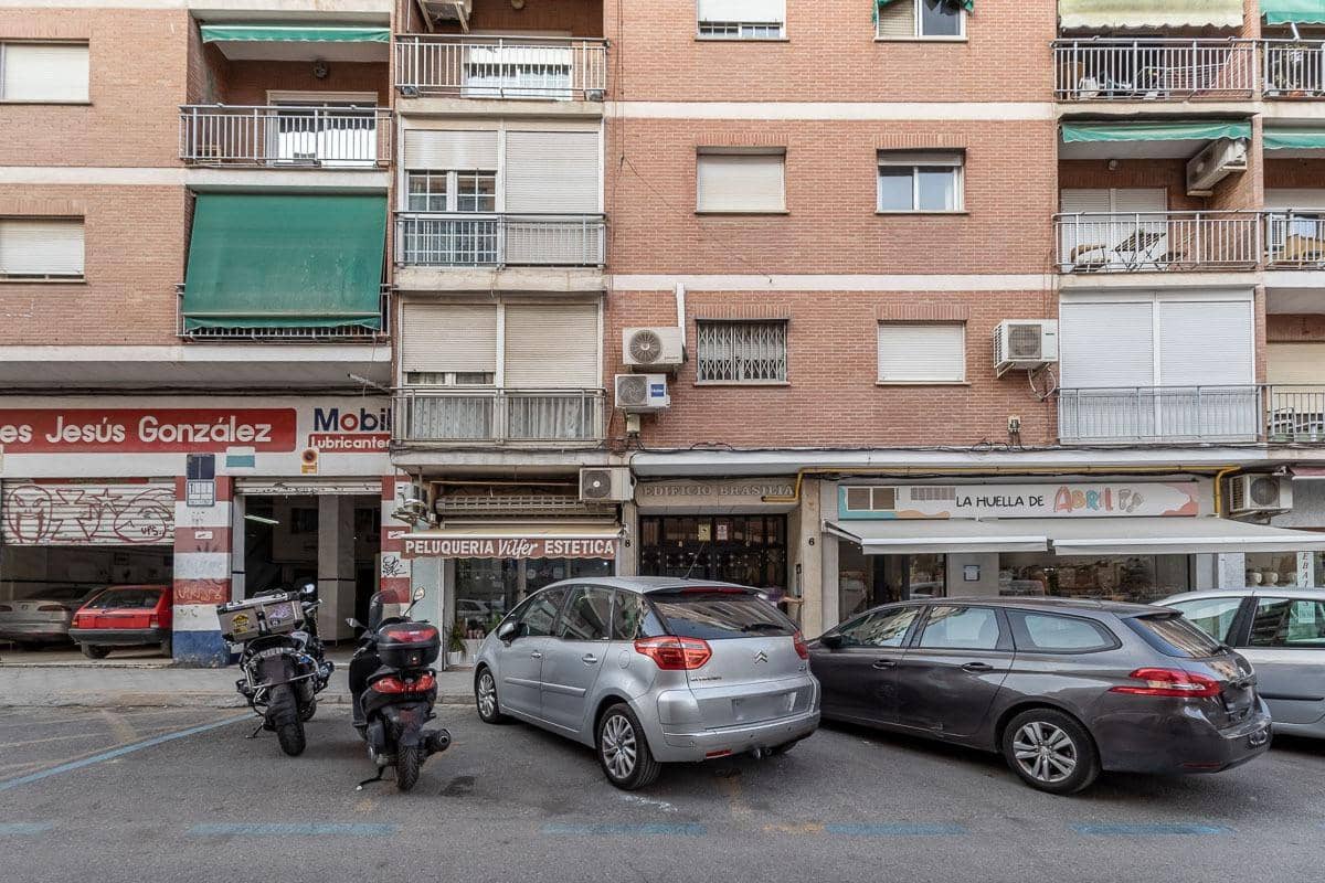 4 bedroom Flat for sale in Granada city with garage - € 360,000 (Ref: 10022741)