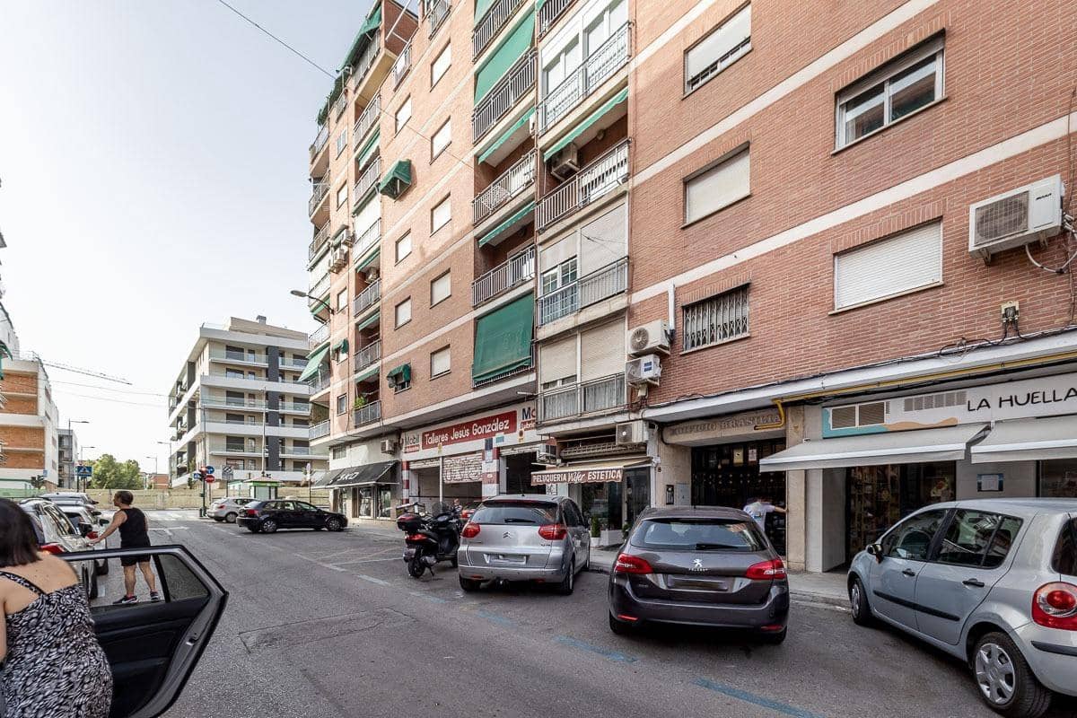 4 bedroom Flat for sale in Granada city with garage - € 360,000 (Ref: 10022741)