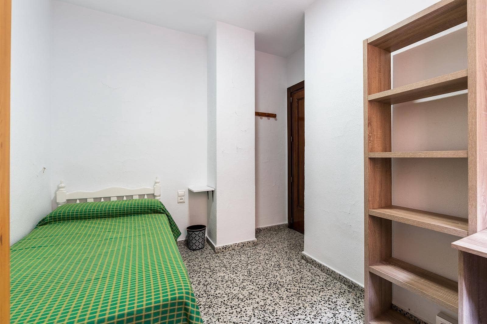 6 slaapkamer Flat te koop in Granada stad - € 320.000 (Ref: 10022743)