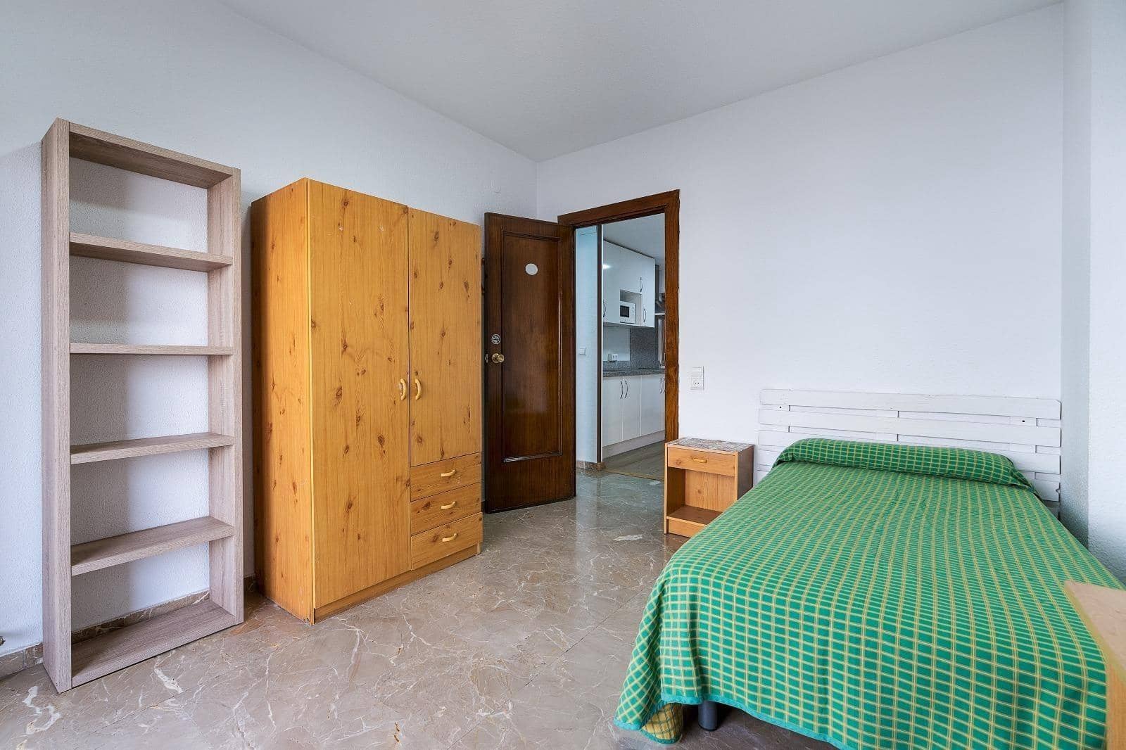 6 slaapkamer Flat te koop in Granada stad - € 320.000 (Ref: 10022743)