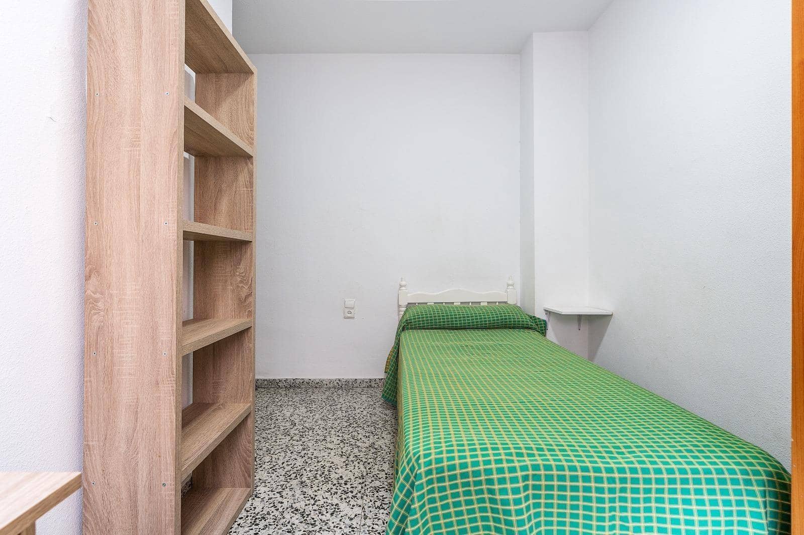 6 slaapkamer Flat te koop in Granada stad - € 320.000 (Ref: 10022743)