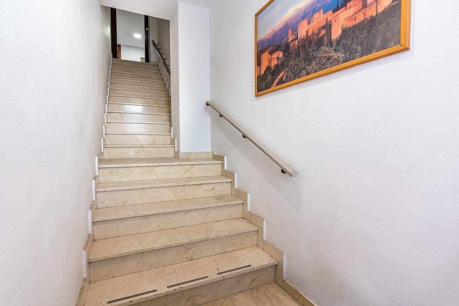 6 slaapkamer Flat te koop in Granada stad - € 320.000 (Ref: 10022743)