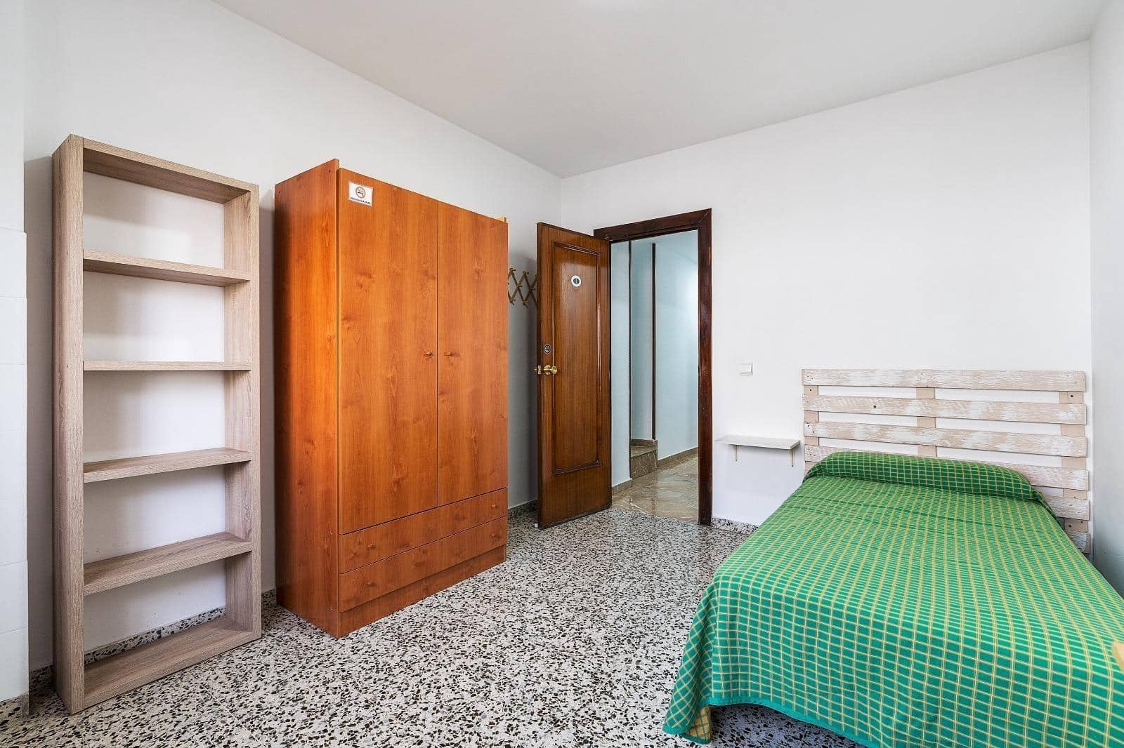 6 slaapkamer Flat te koop in Granada stad - € 320.000 (Ref: 10022743)