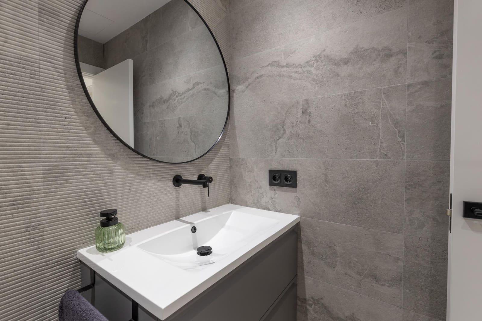 Piso de 4 habitaciones en Granada ciudad en venta - 259.900 € (Ref: 10022744)