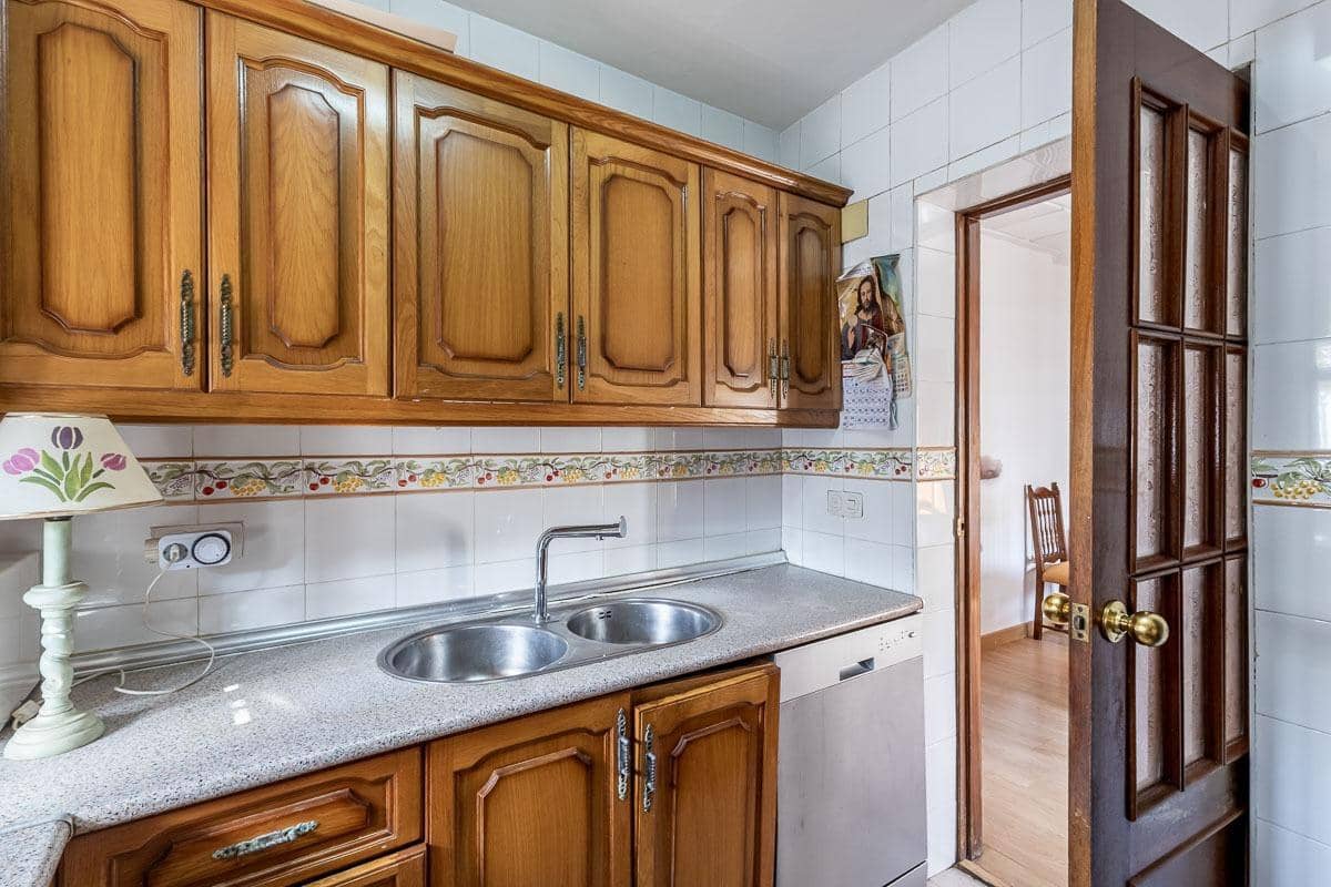 5 Zimmer Haus zu verkaufen in Granada Stadt mit Garage - 619.900 € (Ref: 10022753)