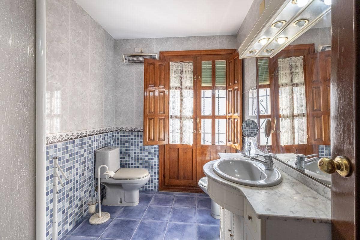 5 Zimmer Haus zu verkaufen in Granada Stadt mit Garage - 619.900 € (Ref: 10022753)