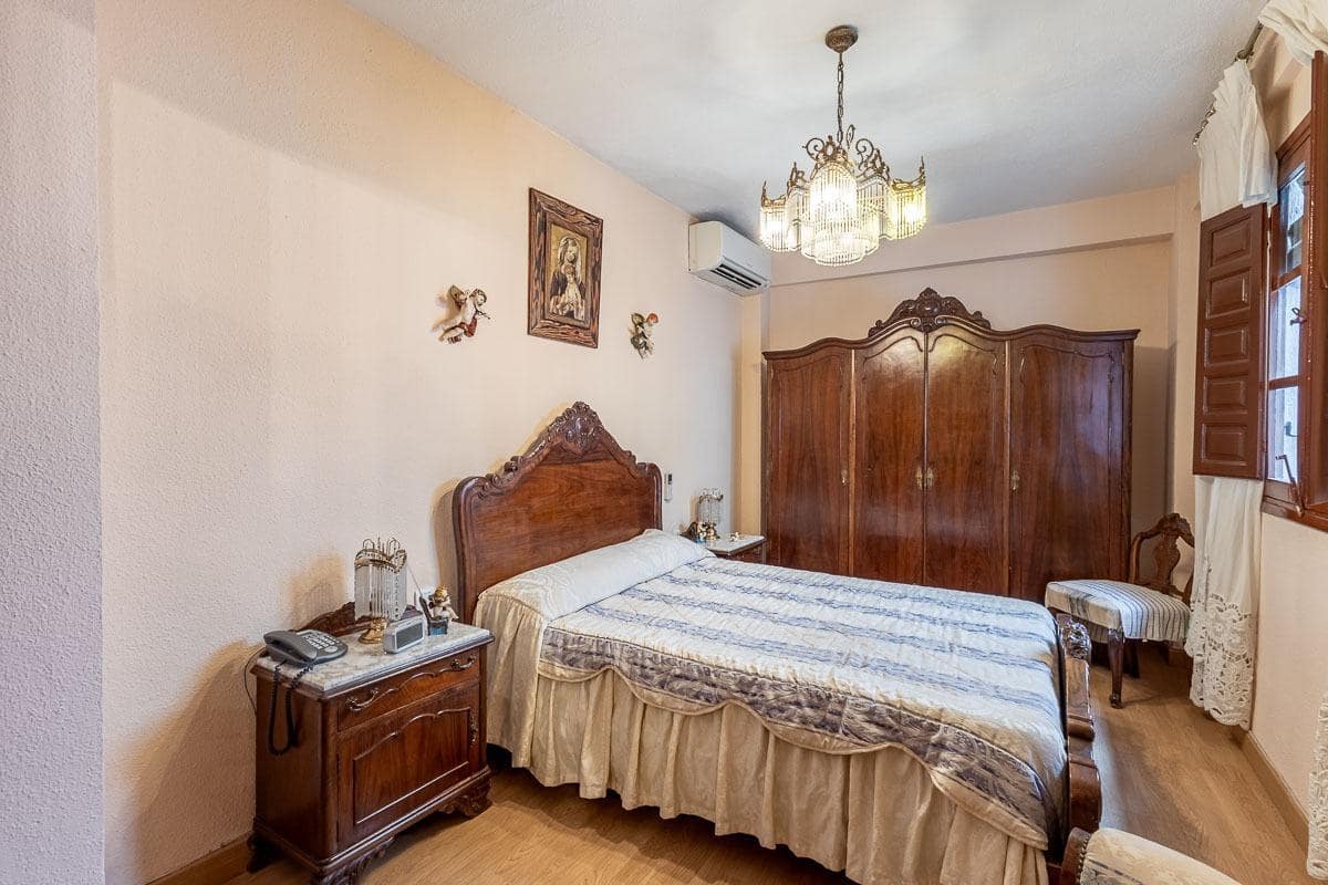 5 Zimmer Haus zu verkaufen in Granada Stadt mit Garage - 619.900 € (Ref: 10022753)