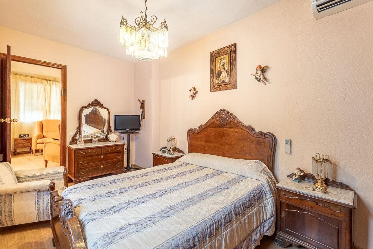 5 Zimmer Haus zu verkaufen in Granada Stadt mit Garage - 619.900 € (Ref: 10022753)