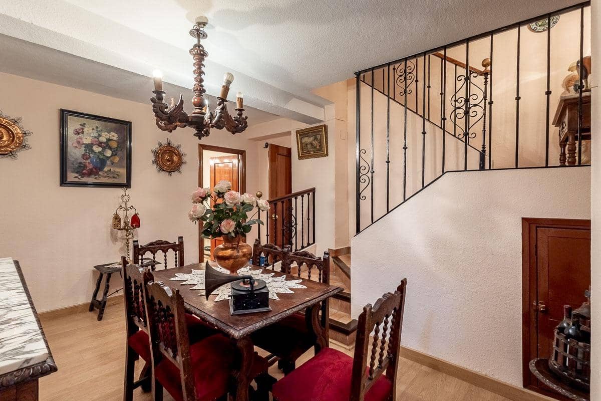 5 Zimmer Haus zu verkaufen in Granada Stadt mit Garage - 619.900 € (Ref: 10022753)