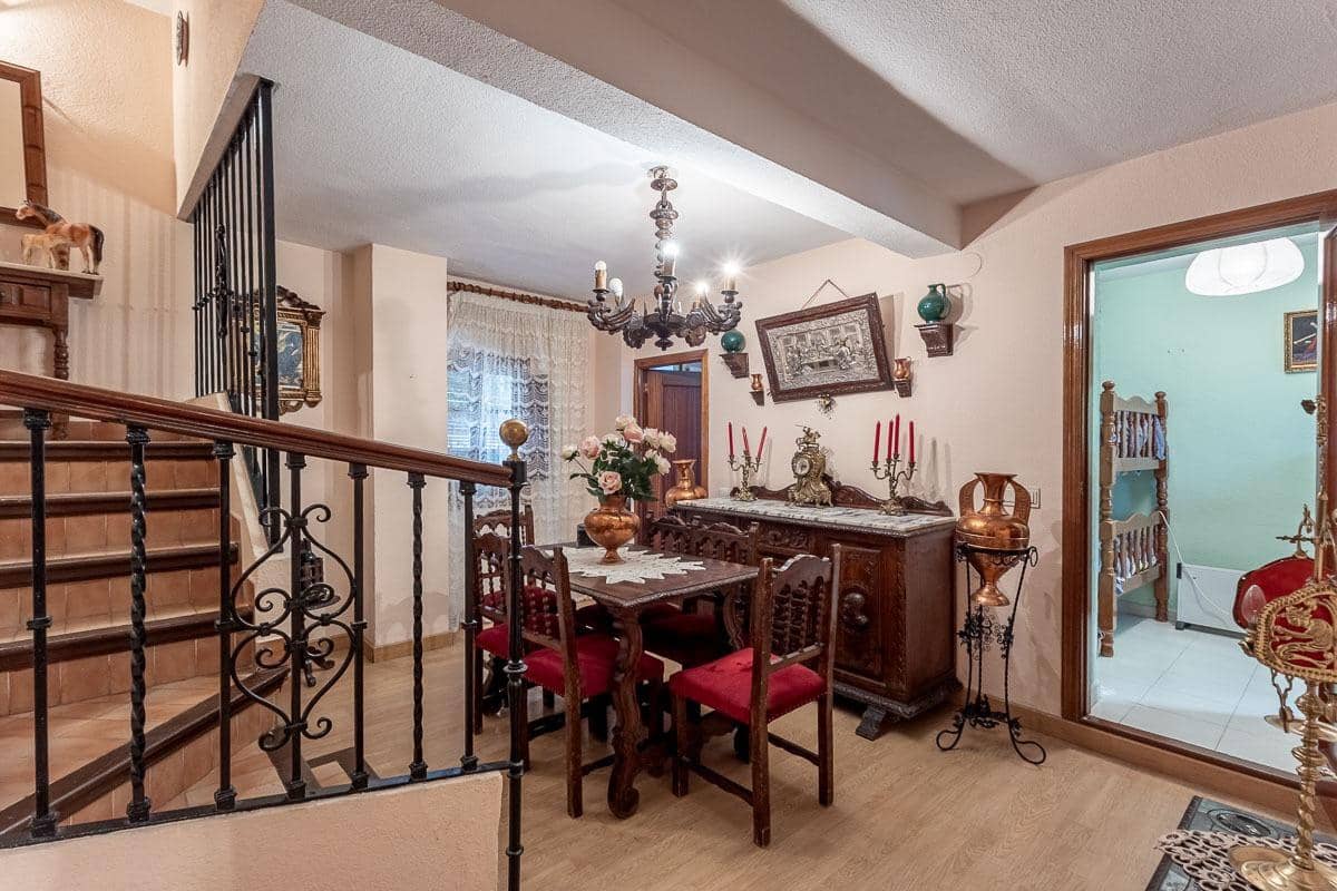 5 Zimmer Haus zu verkaufen in Granada Stadt mit Garage - 619.900 € (Ref: 10022753)