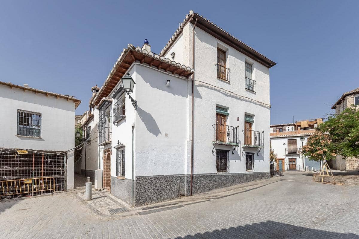 5 Zimmer Haus zu verkaufen in Granada Stadt mit Garage - 619.900 € (Ref: 10022753)