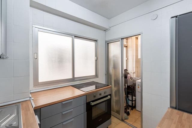 3 bedroom Flat for sale in Centro, Granada city - € 255,000 (Ref: 10024381)