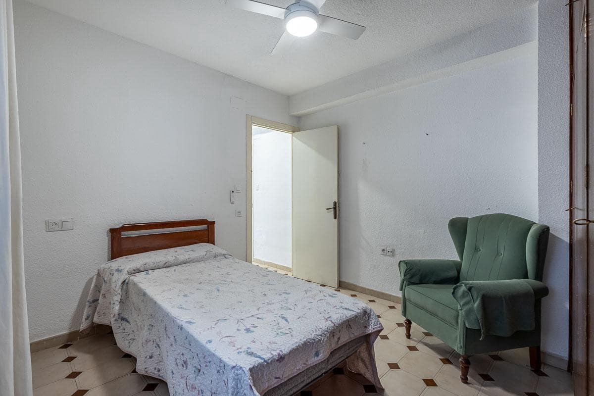 3 bedroom Flat for sale in Granada city - € 255,000 (Ref: 10024381)
