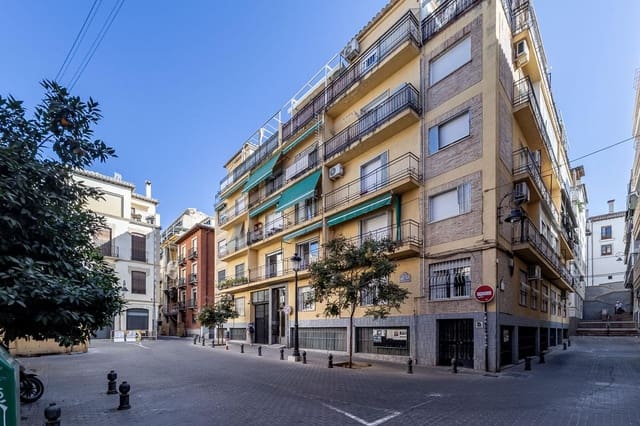 3 bedroom Flat for sale in Centro, Granada city - € 255,000 (Ref: 10024381)