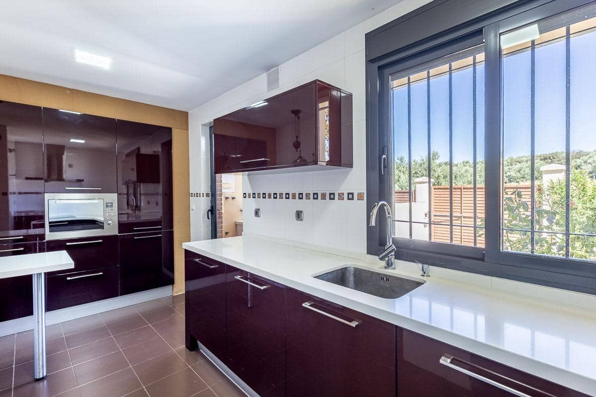 4 Zimmer Villa zu verkaufen in Albolote mit Pool Garage - 370.000 € (Ref: 10024383)