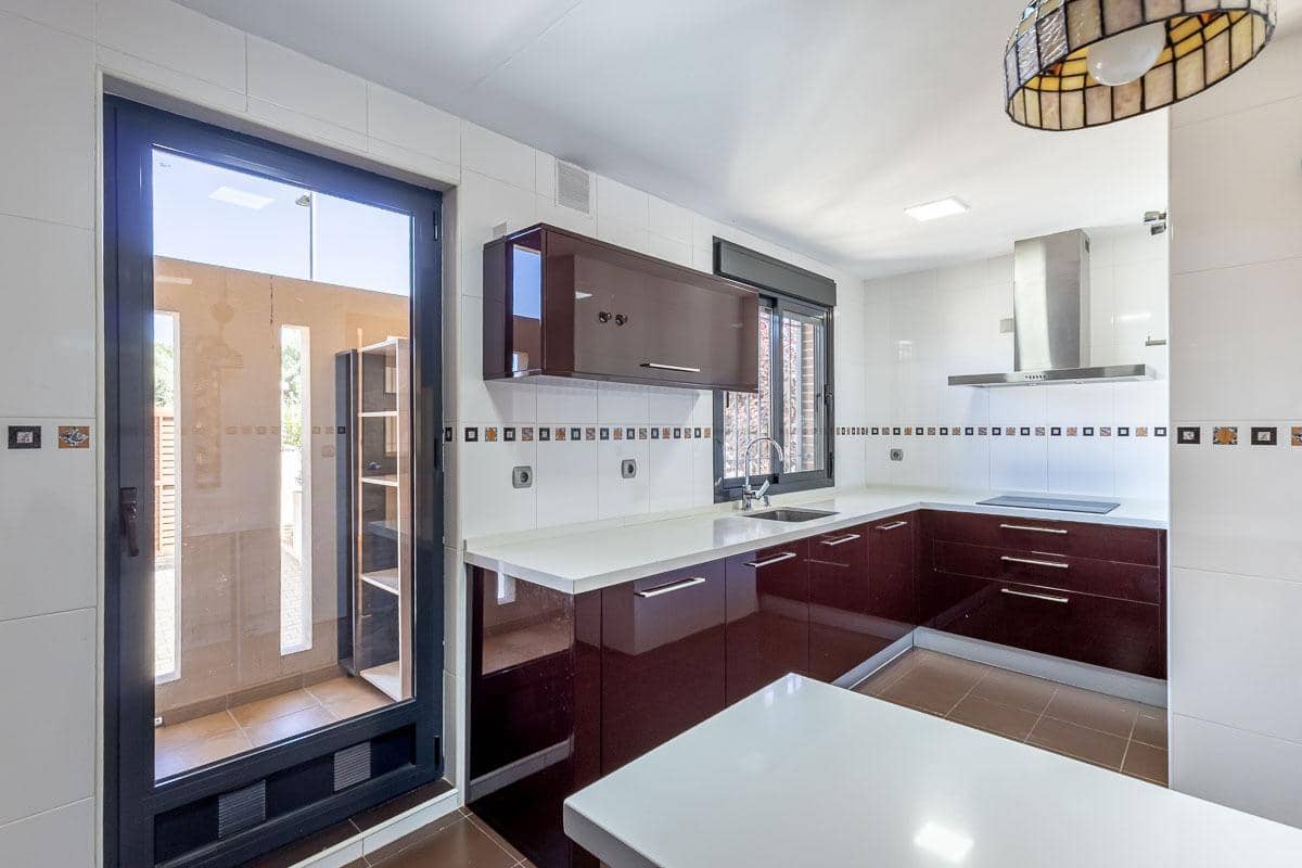 4 Zimmer Villa zu verkaufen in Albolote mit Pool Garage - 370.000 € (Ref: 10024383)