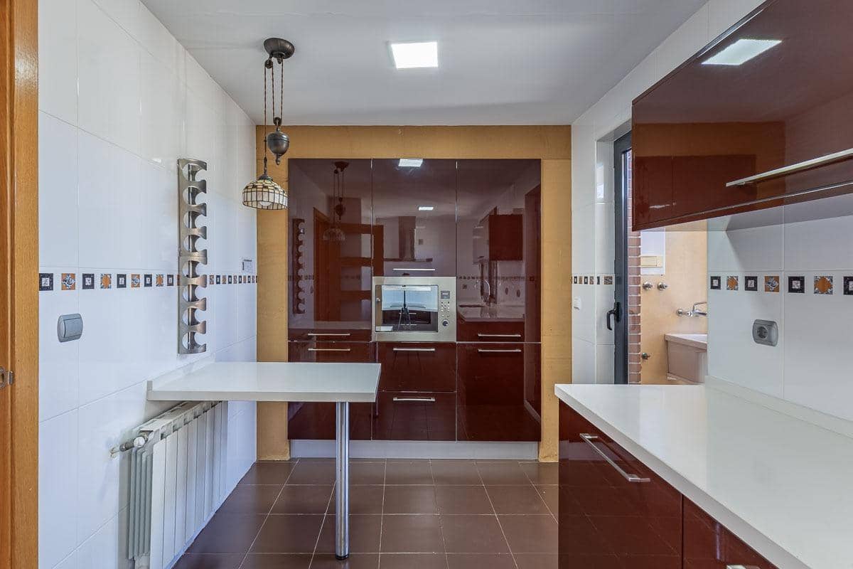 4 Zimmer Villa zu verkaufen in Albolote mit Pool Garage - 370.000 € (Ref: 10024383)