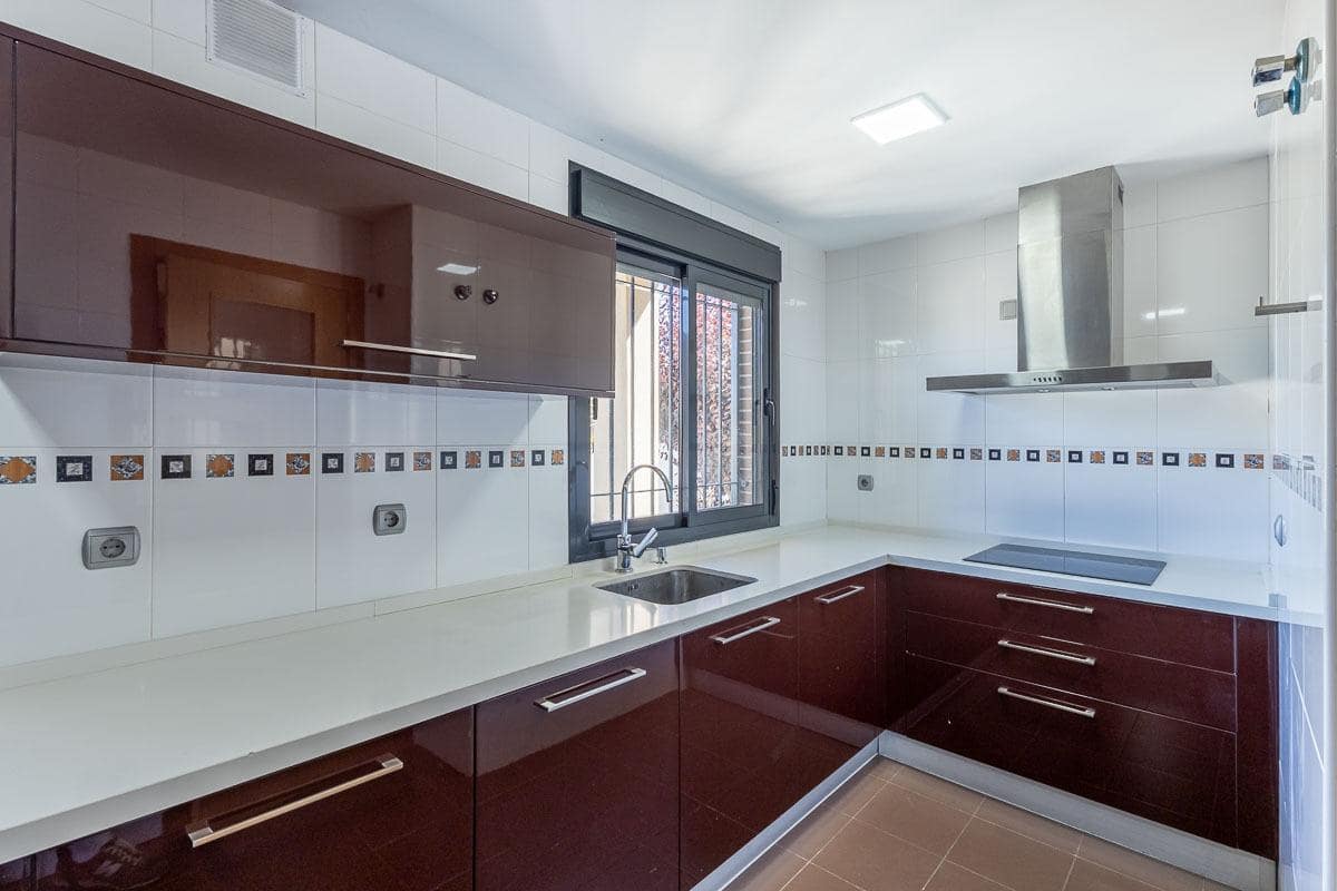 4 Zimmer Villa zu verkaufen in Albolote mit Pool Garage - 370.000 € (Ref: 10024383)