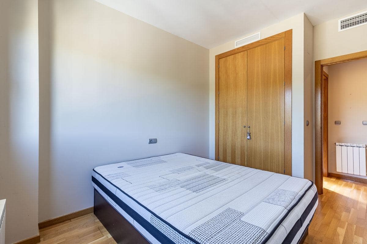 4 Zimmer Villa zu verkaufen in Albolote mit Pool Garage - 370.000 € (Ref: 10024383)