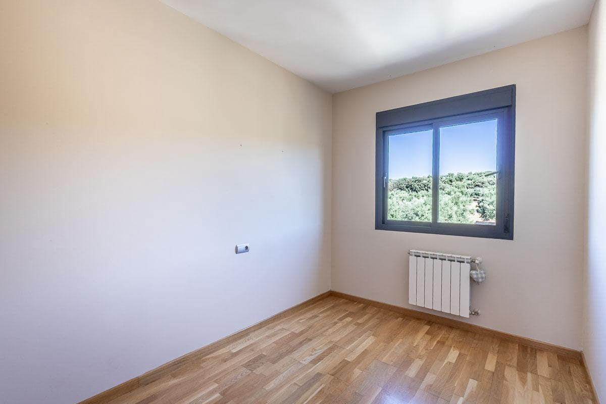 4 Zimmer Villa zu verkaufen in Albolote mit Pool Garage - 370.000 € (Ref: 10024383)