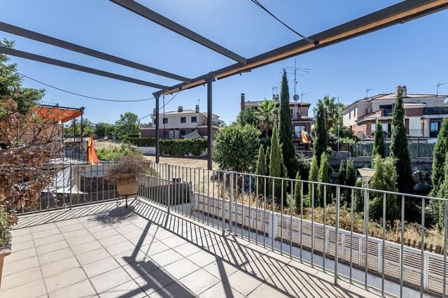 4 Zimmer Villa zu verkaufen in Albolote mit Pool Garage - 370.000 € (Ref: 10024383)
